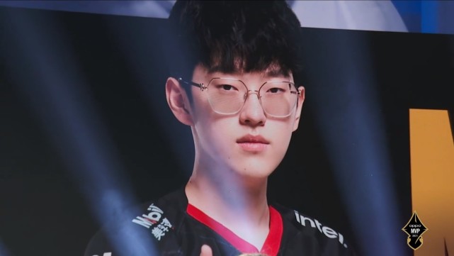 她的表现不 她的表现不